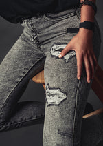 画像をギャラリービューアに読み込む, BANANA curve skinny denim pants -Grey crash-
